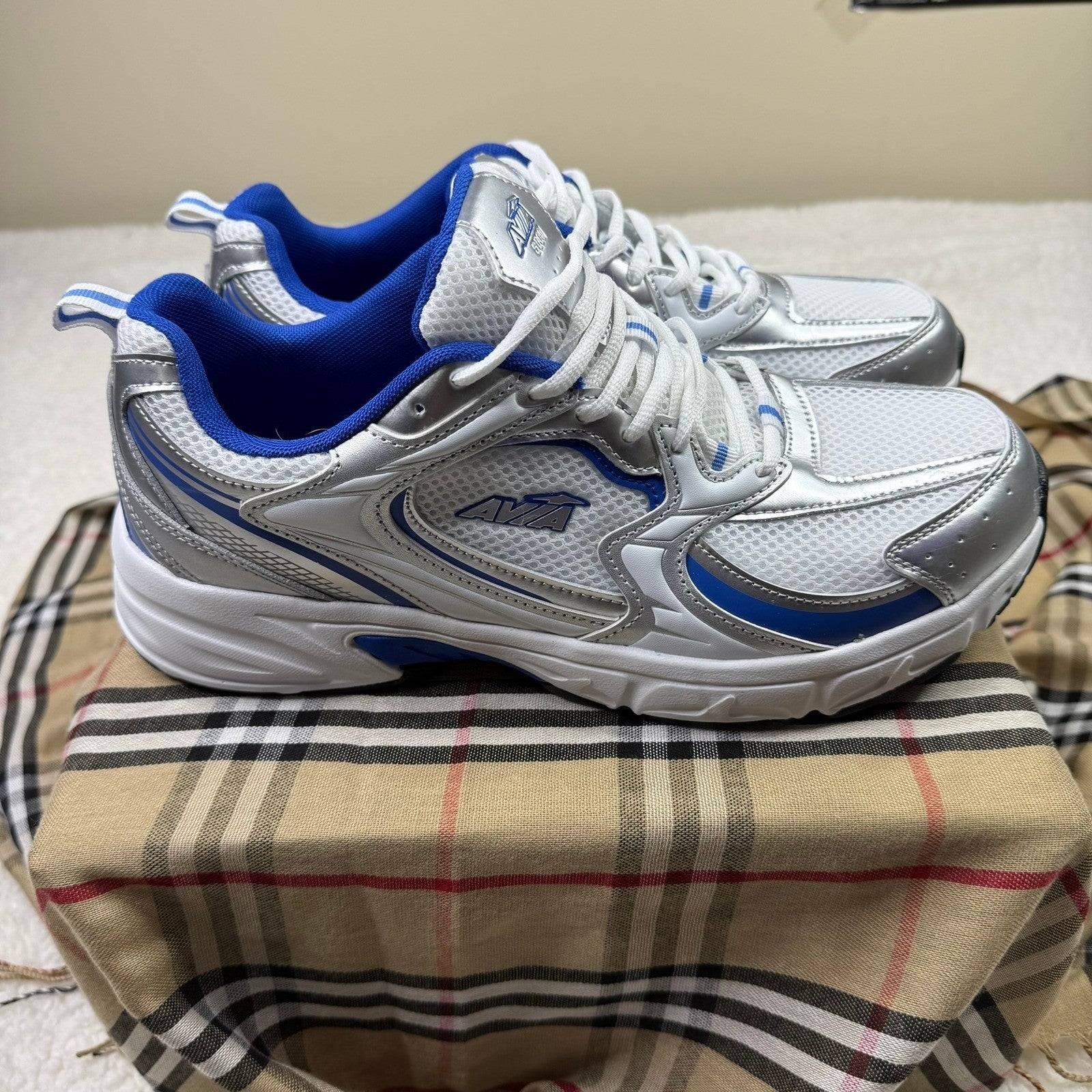 "NEW" AVIA Men's White Silver Blue Athletic Running Shoes Lace Up Size 12