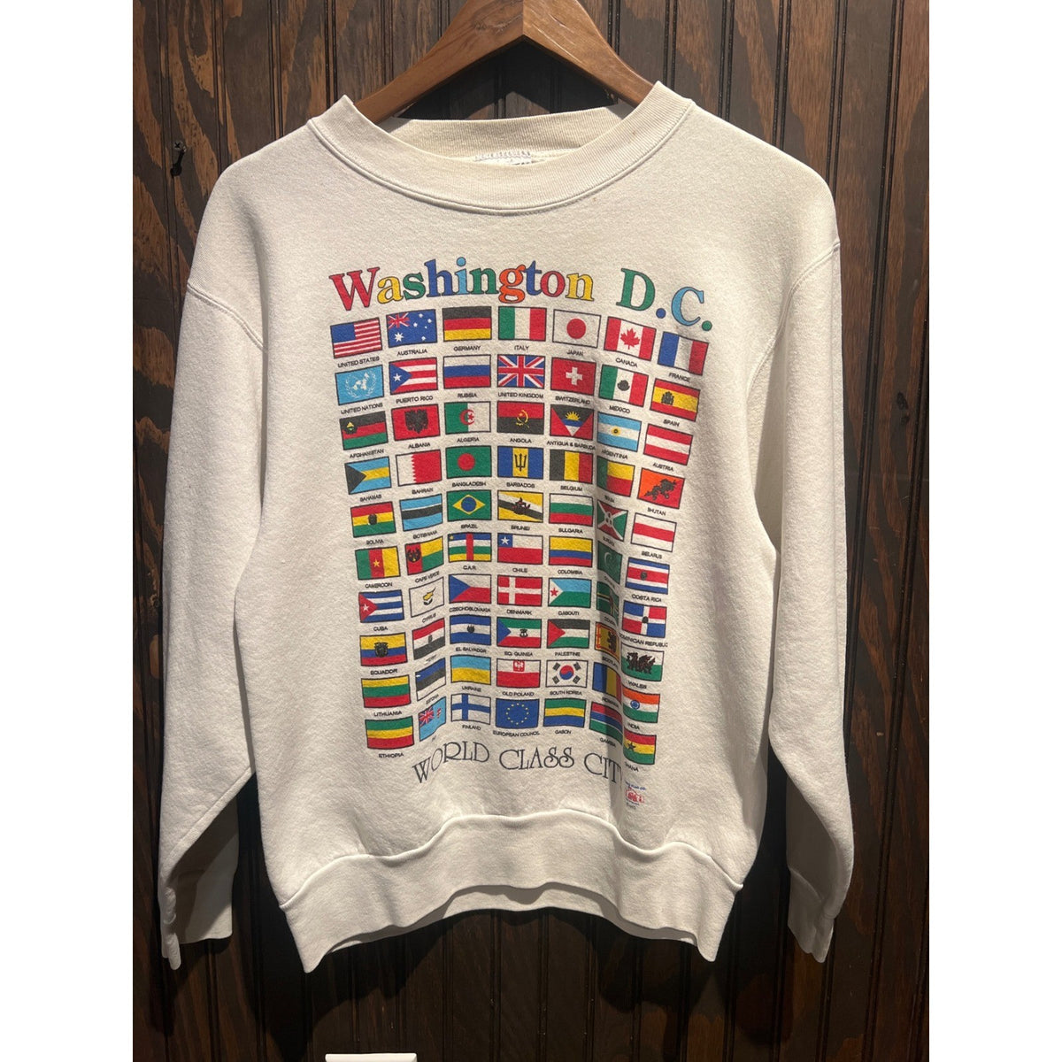 Vintage Washington DC World Class City Flags Sweatshirt White Crewneck 90s