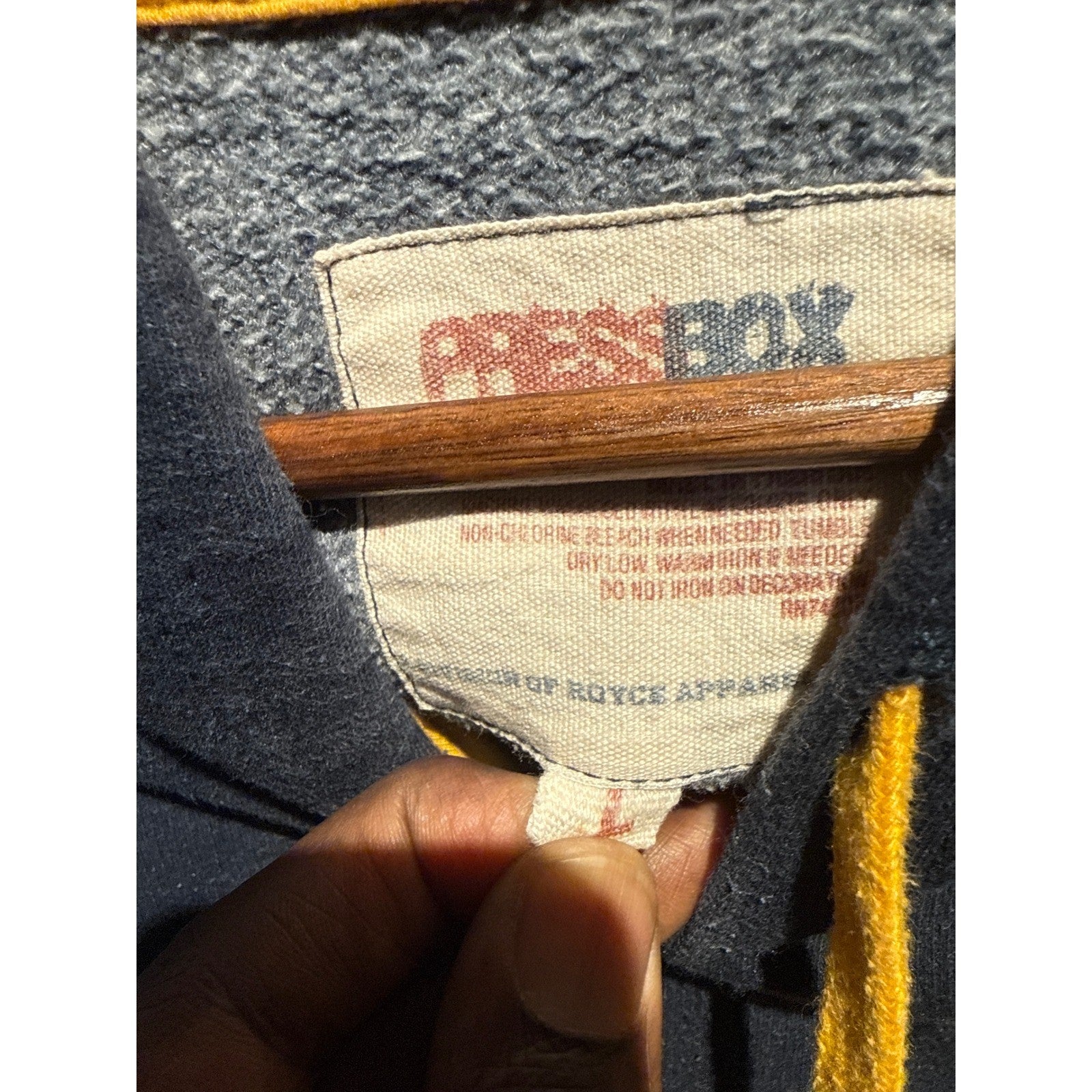 Vintage Georgia Tech Yellow Jackets Distressed Hoodie Navy Blue Buzz Mascot L