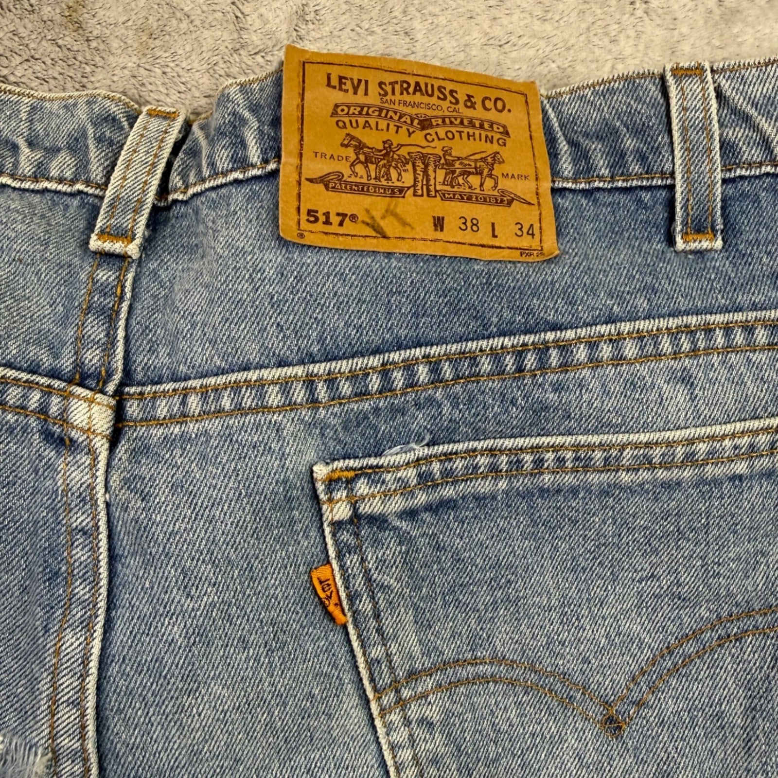 Vintage Levi's L2 White-Tab Baggy-Fit Jeans 36x32 (35x31) Faded Stonewash USA