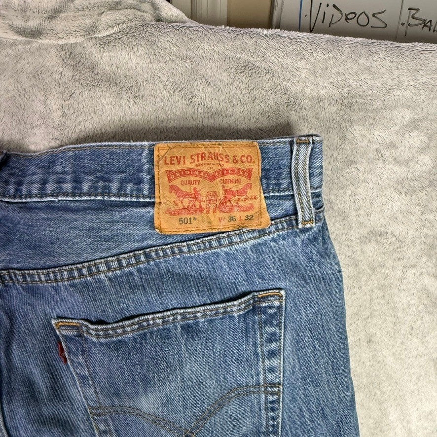 Levi Strauss 501 Original Fit Jeans Medium Wash Button Fly Mens W36 L32