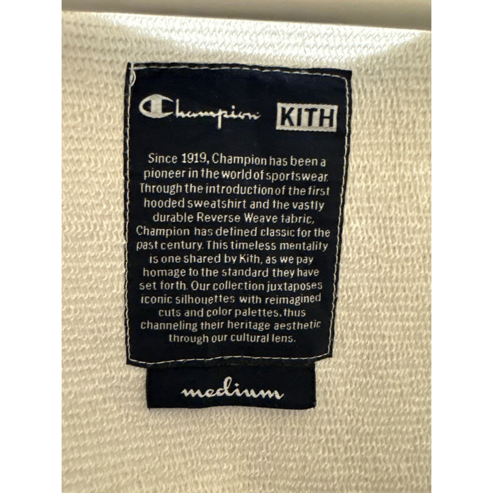 Champion x Kith Crewneck Sweatshirt Cream Rainbow Embroidered Logo Mens XL 24x30
