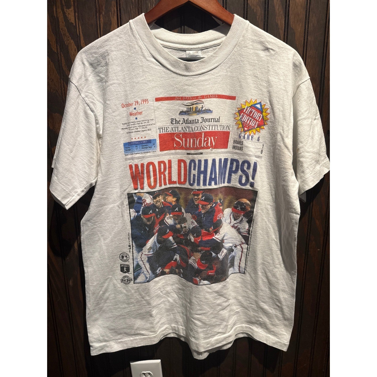 Vintage 1995 Atlanta Braves World Series Champions Newspaper T-Shirt White Large