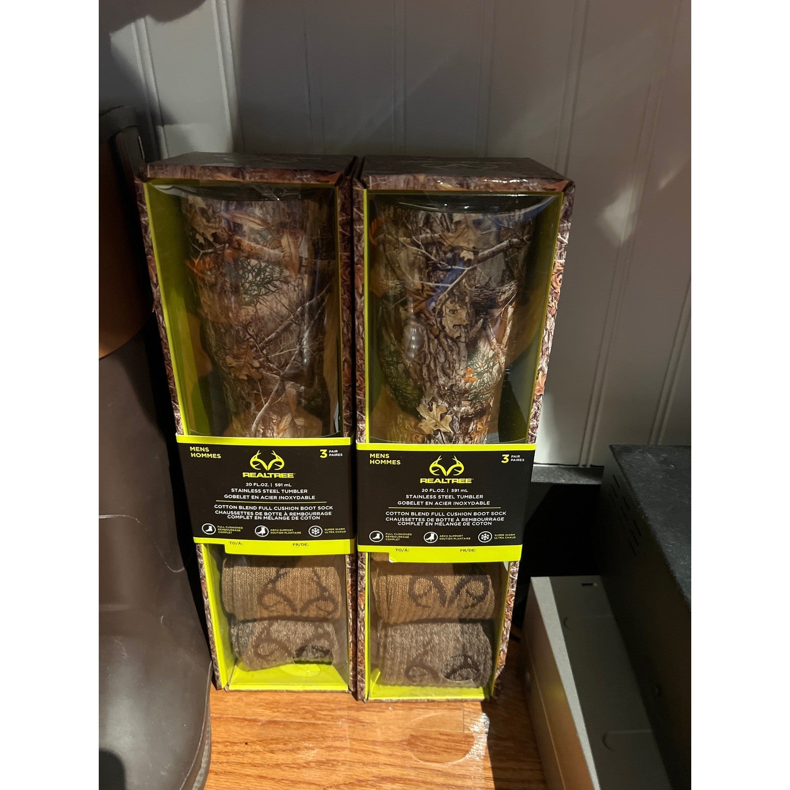 Realtree 2-Pack Gift Set 20oz Stainless Steel Tumbler & 3-Pair Boot Socks Camo