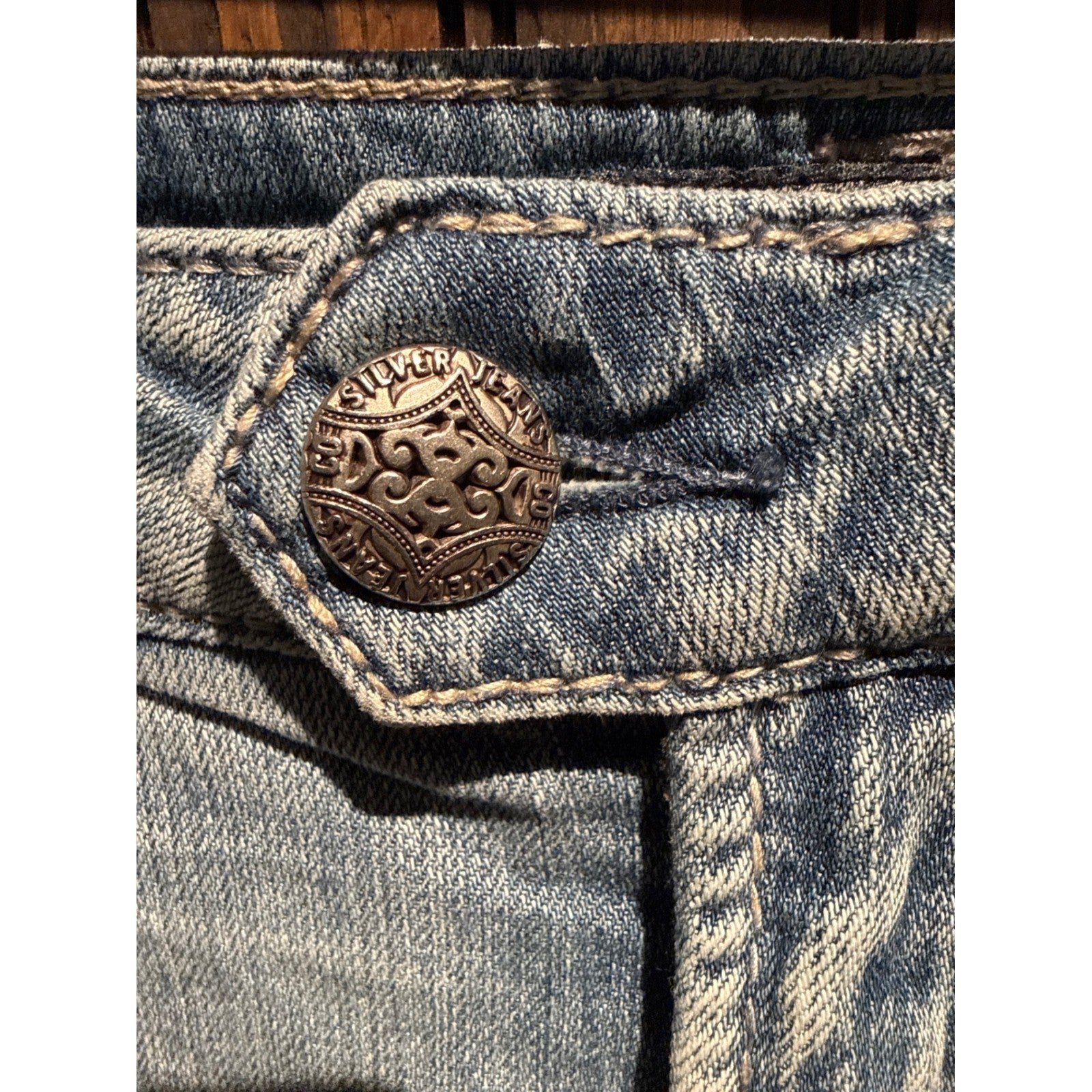Silver Jeans Co Suki Mid Capri Distressed Light Wash Denim Jeans Size 30 17x17