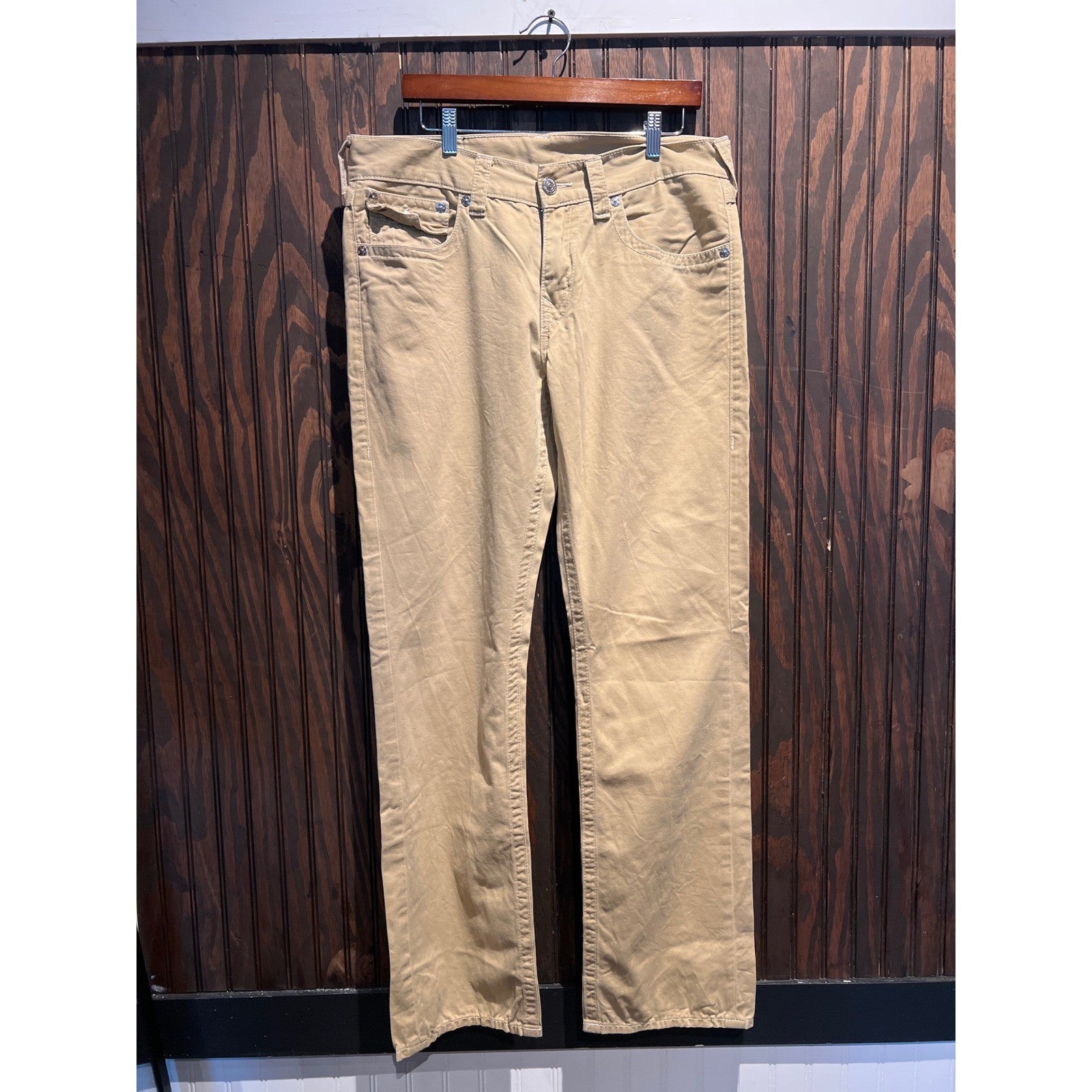 True Religion Ricky Straight Leg Khaki Tan Pants Mens 34x33 Horseshoe Stitching