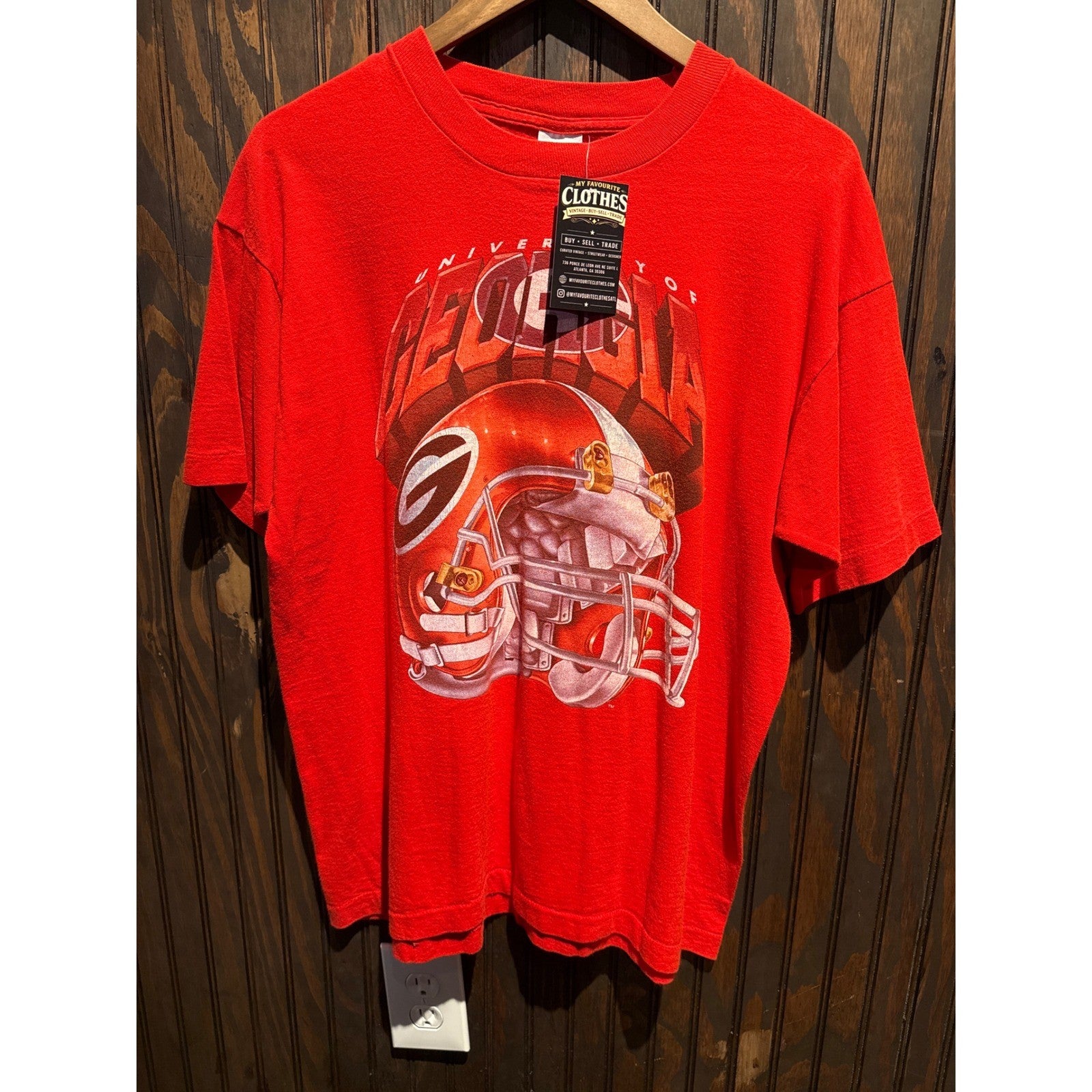 Vintage University of Georgia Bulldogs T-Shirt Red Football Helmet Graphic Mens