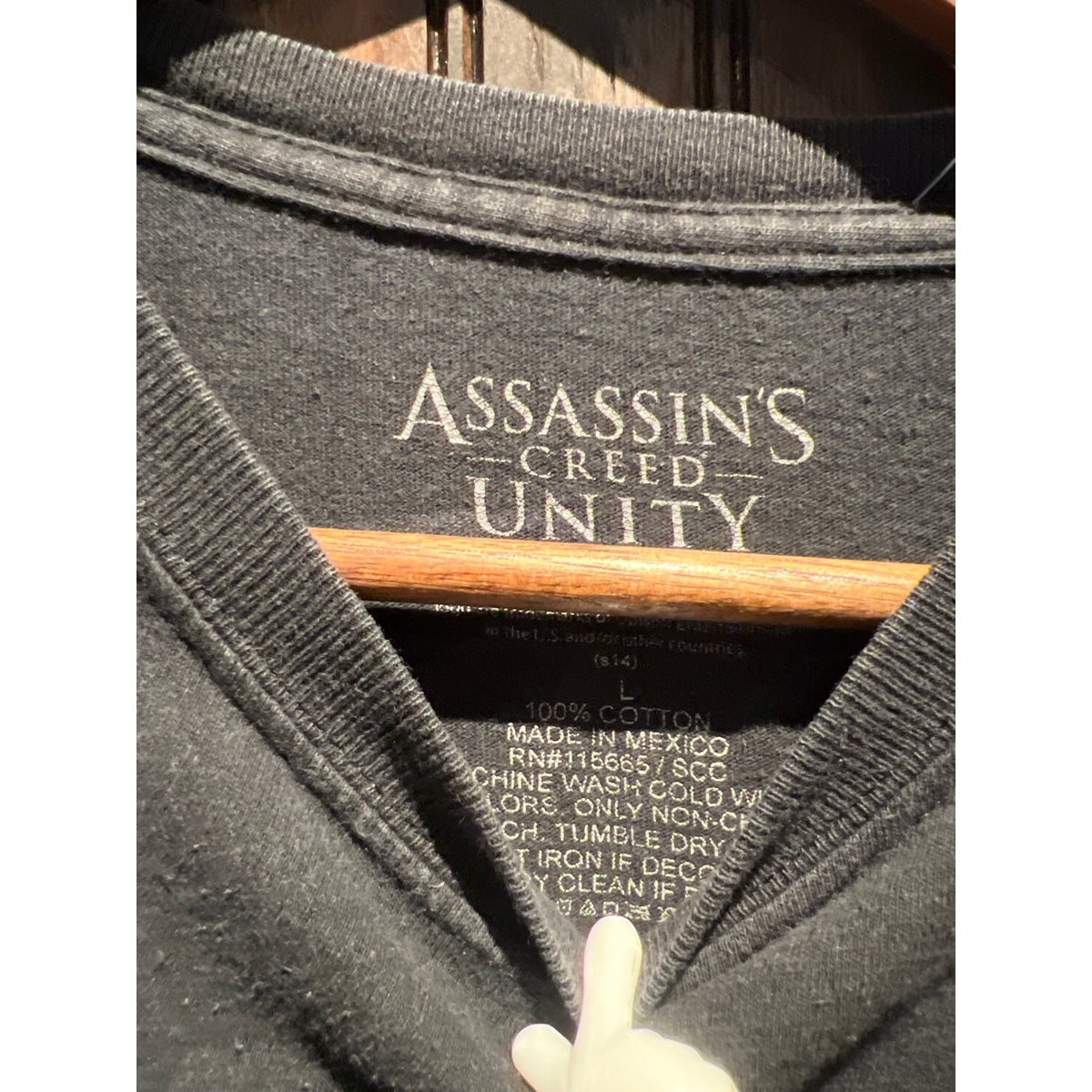 Assassins Creed Faded Black Graphic T-Shirt Gaming Streetwear Tee 20x13