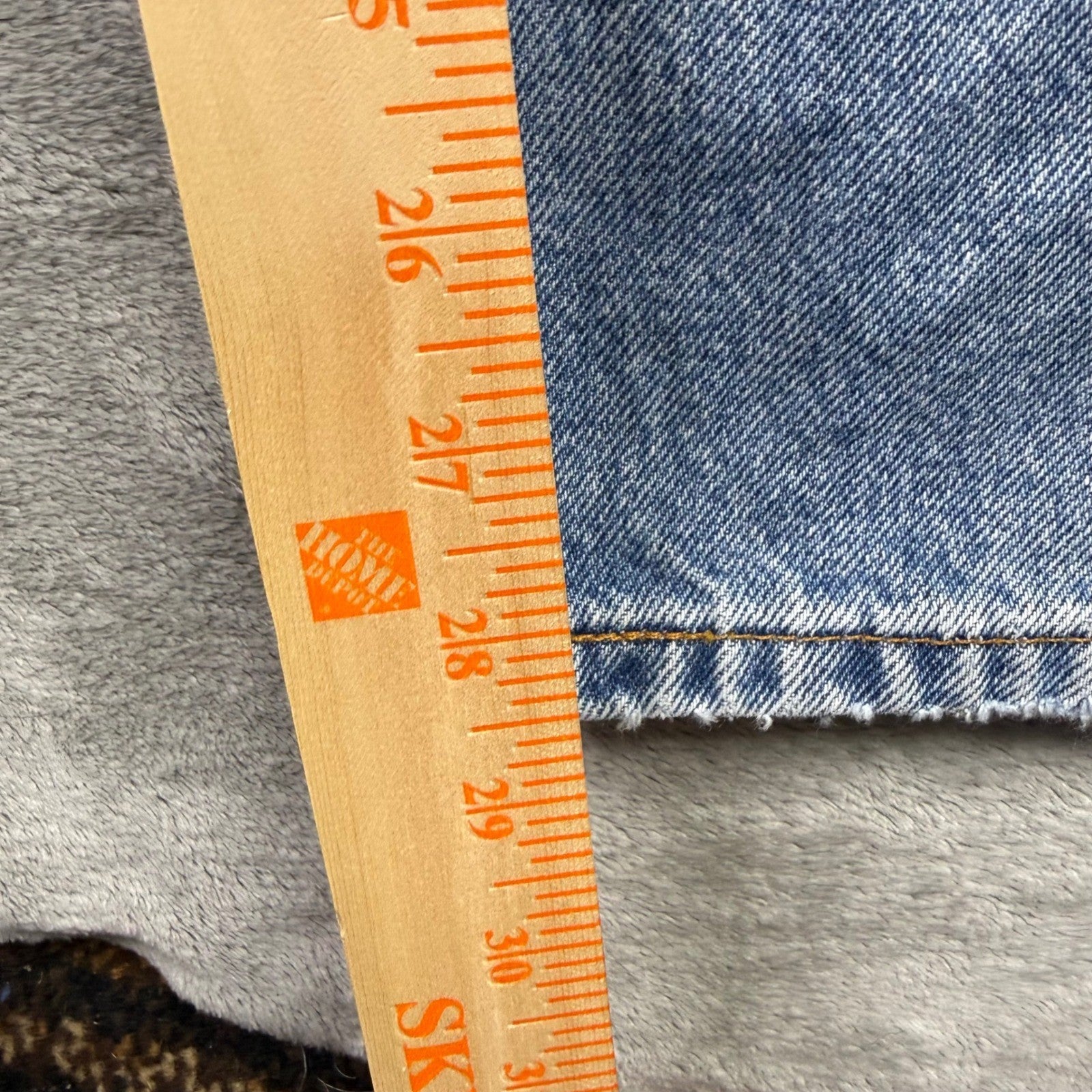 Levi's Relaxed Fit Jeans Mens 36x29 Light Wash Denim YKK Zip Fly