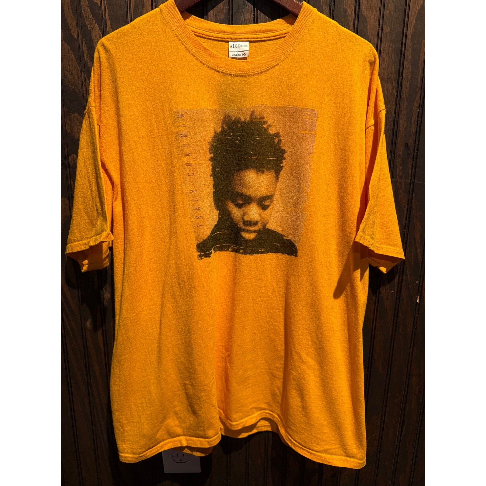 Tracy Chapman Graphic T-Shirt Mens 2XL Mustard Yellow ATC Music Artist Tee