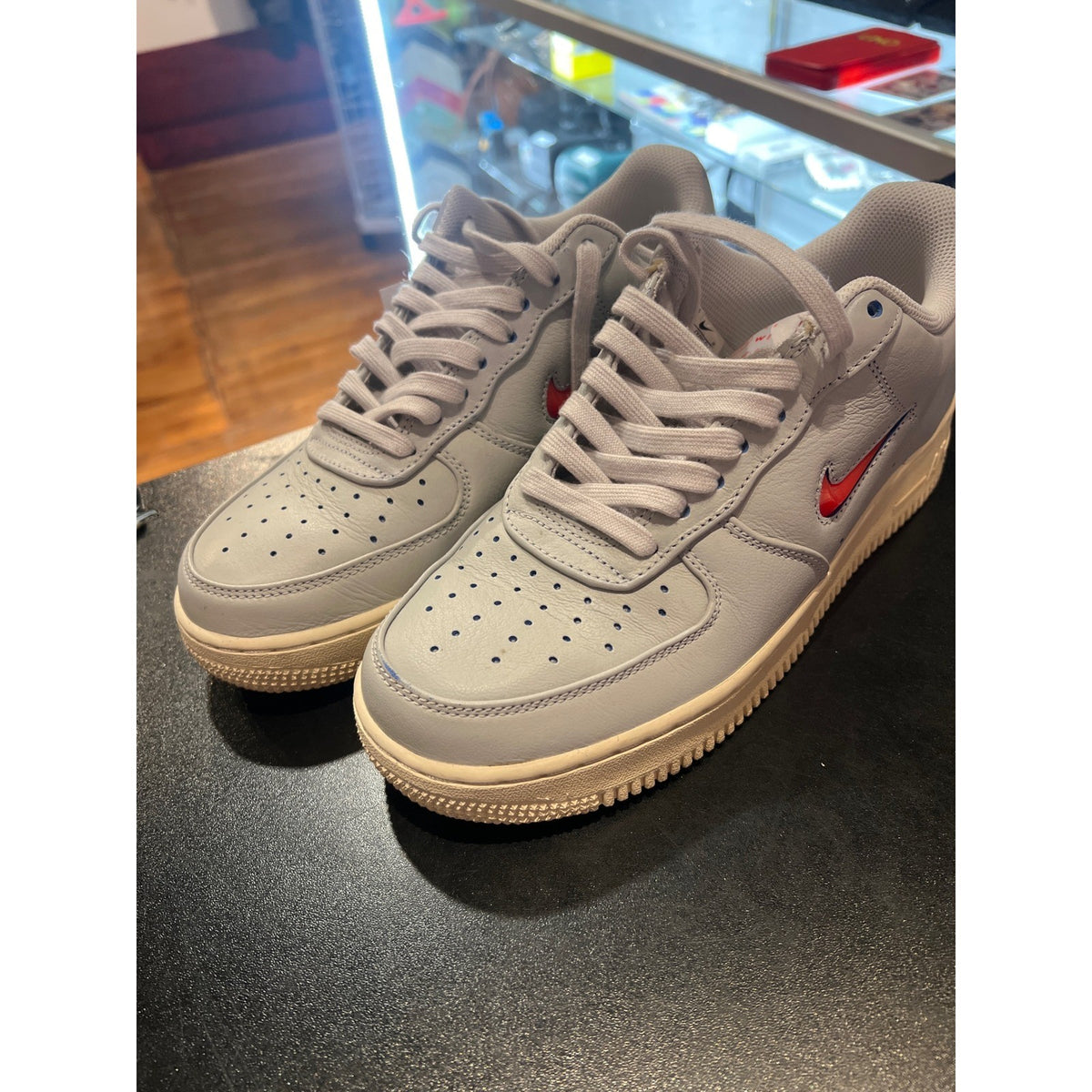 Nike Air Force 1 Low Jewel Wolf Grey Red Sneakers DV3503-001