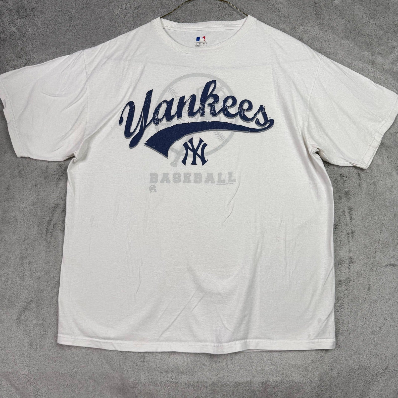 Mens White New York Yankees Baseball Graphic T Shirt Large