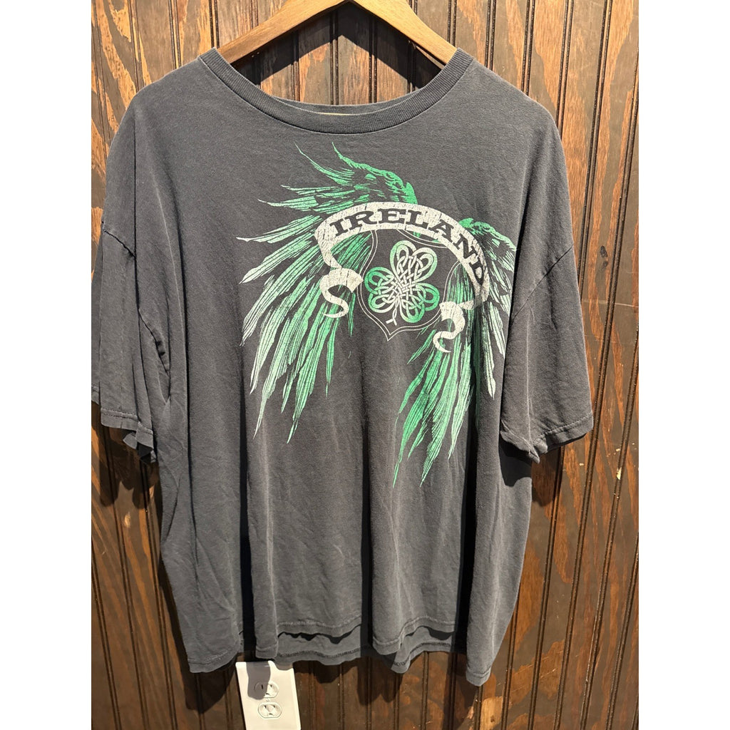 Ireland Graphic T-Shirt Faded Black Green Winged Shamrock Celtic Tee XL 25x29