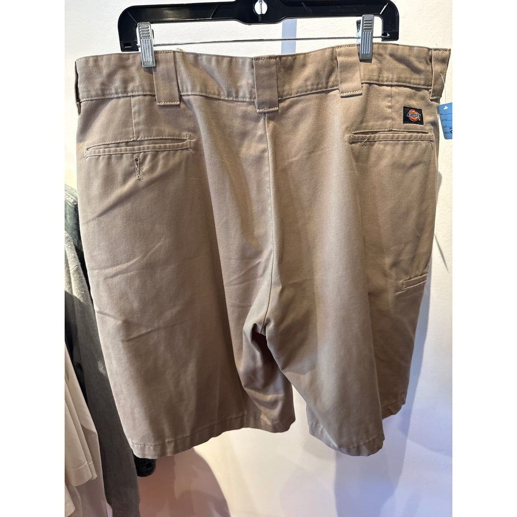 Dickies Mens Relaxed Fit Khaki Work Shorts Tan Flat Front Size 40 x 9 Inseam