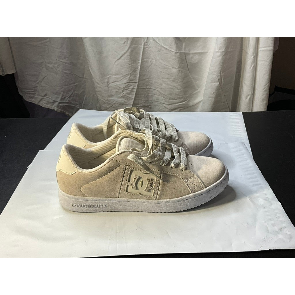 NWB DC Shoes Striker ADYS100024 Mens Skate Shoes Tan Suede Low Top Size 10