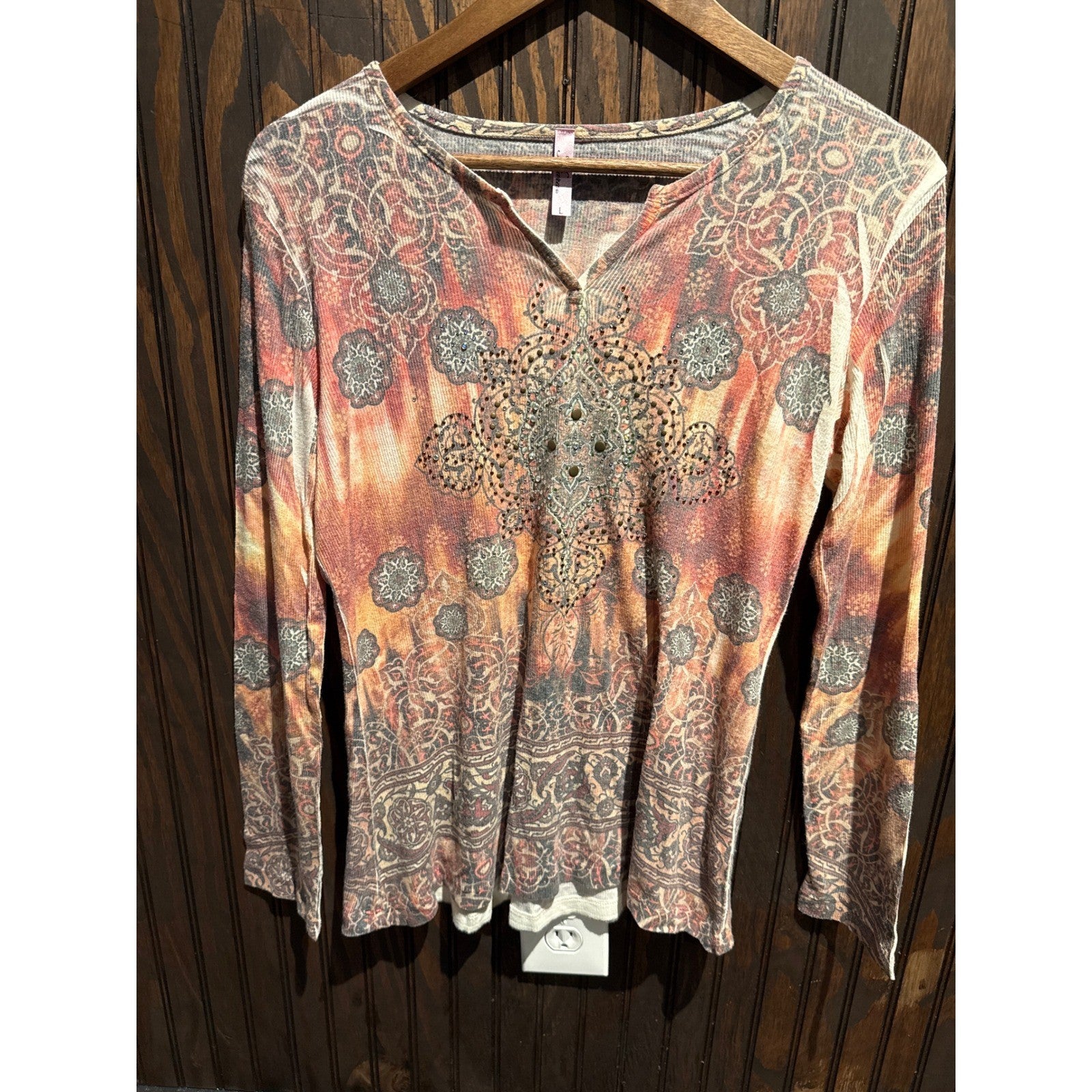 No Boundaries Womens Long Sleeve Waffle Knit Mandala Graphic Thermal Top Orange