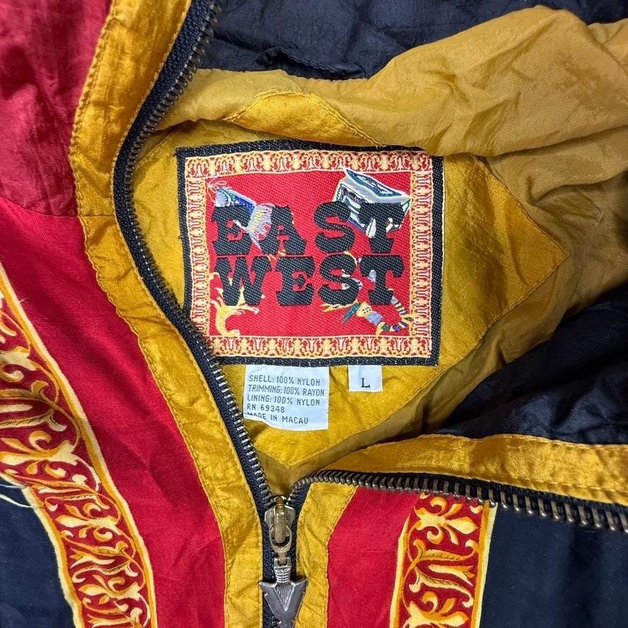 Vintage 1980s East West Graphic Puffer Jacket Made in Macau Size L