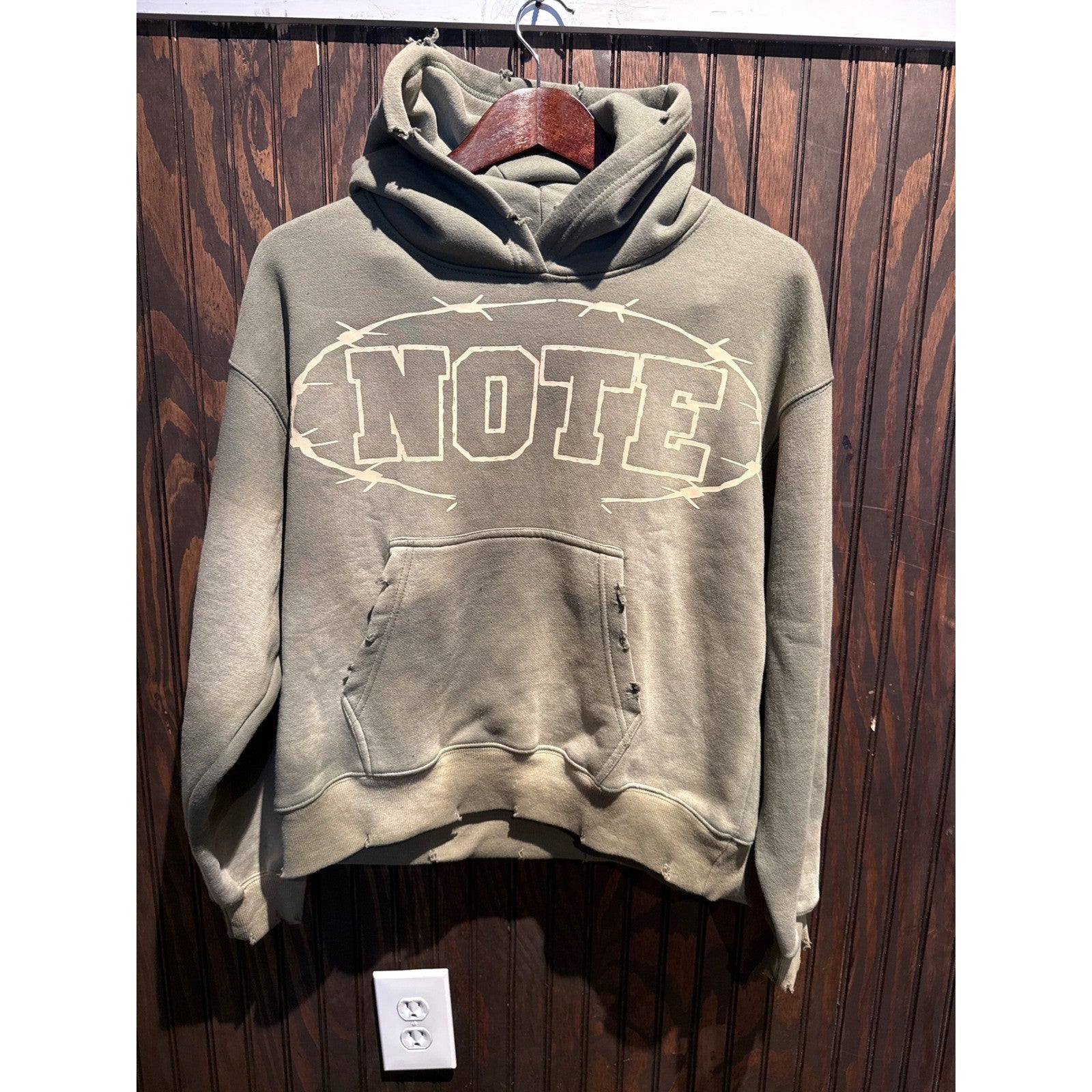 Note Barbed Wire Graphic Hoodie Olive Green Distressed Streetwear Pullover L