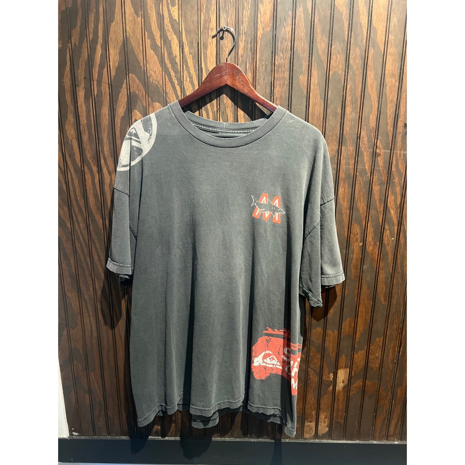 Quiksilver Vintage Faded Black Graphic TShirt Mens XL Shark Surf Logo Distressed