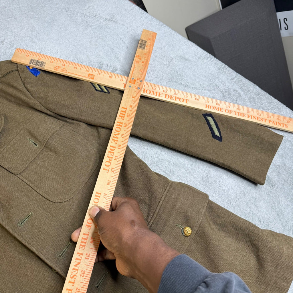 authentic WWII U.S. Army Air Force service dress jacket, man's tunic 1940s