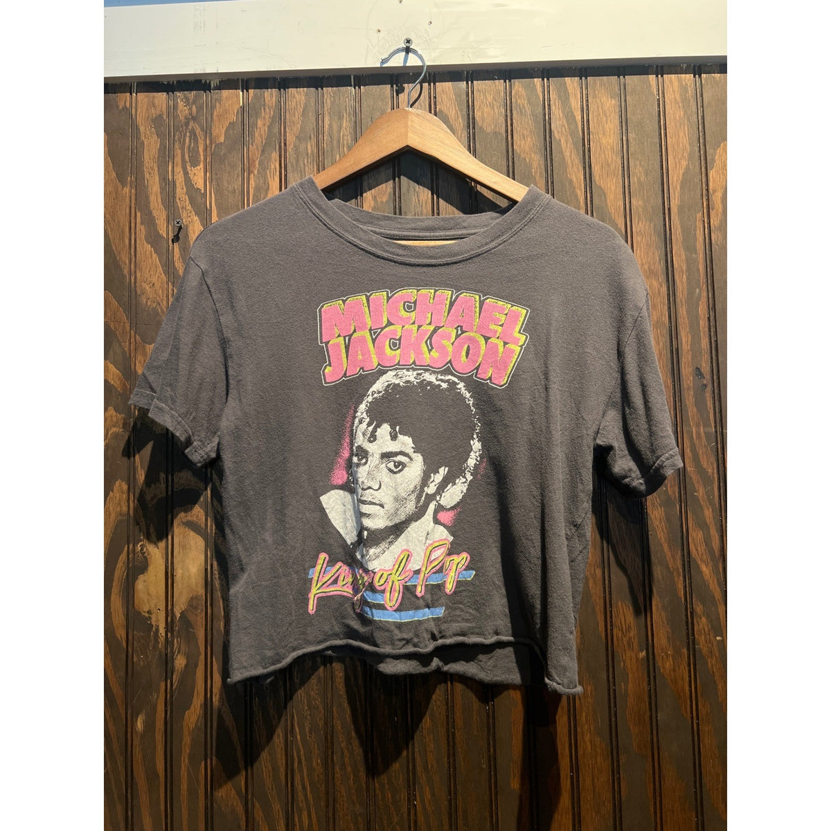 Michael Jackson King of Pop Graphic Cropped T-Shirt Charcoal Gray Raw Hem 19x18