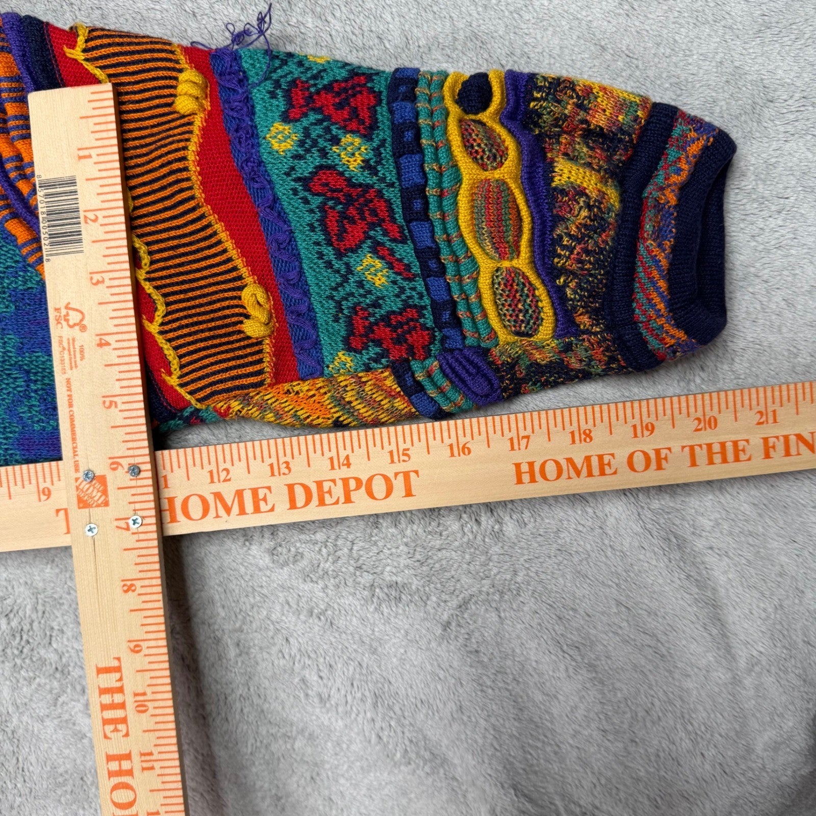 Tundra Canada Mens M Colorful Geometric Pattern Knit Sweater