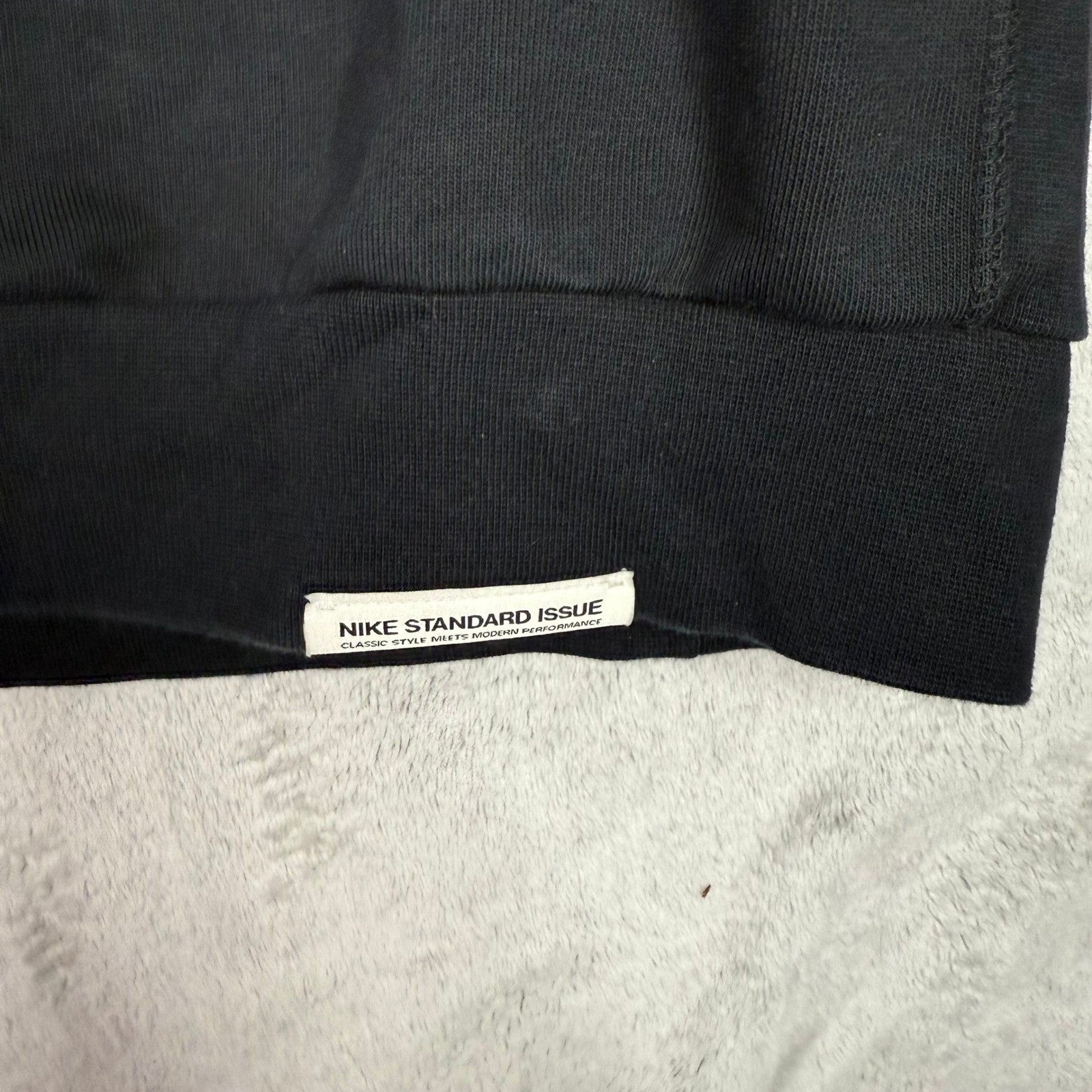 Nike Standard Issue Rayguns Crewneck Sweatshirt Black Men's Size Large