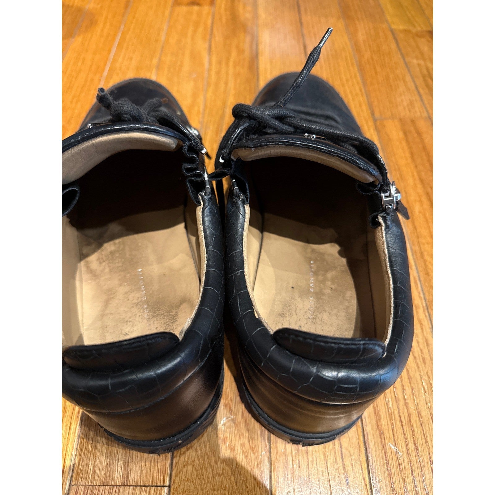 Giuseppe Zanotti Mens Black Leather Low Top Side Zip Sneakers Shoes