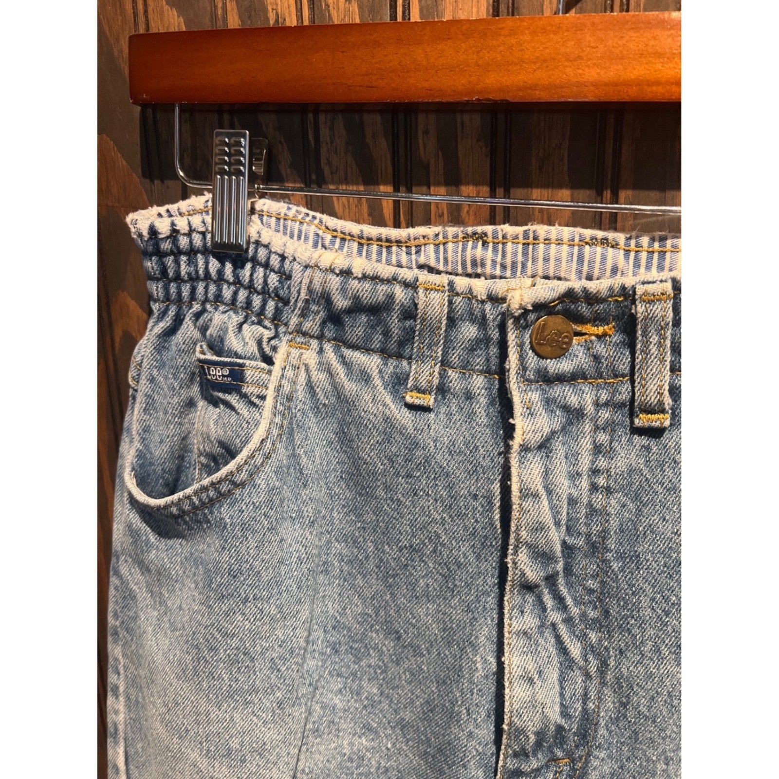 Vintage Lee High Waisted MomJeans Light Wash Elastic Waist Tapered Leg 90s Denim