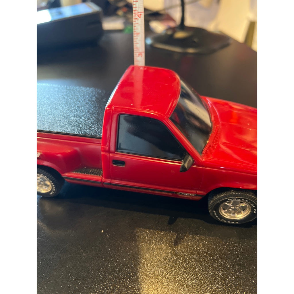 Chevrolet CK 1500 Pickup Truck Model Red Single Cab Diecast 1/24 Scale Classic