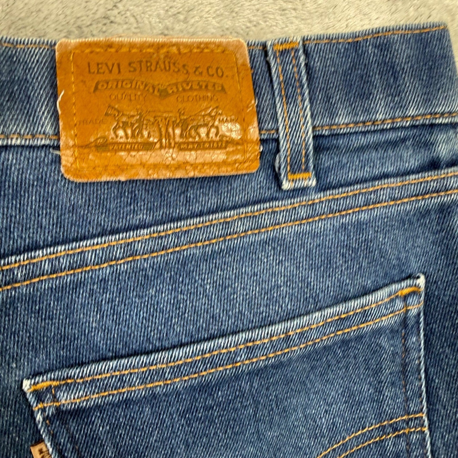 Levi's 501 Original Fit Jeans Medium Wash Button Fly Men's 38x29