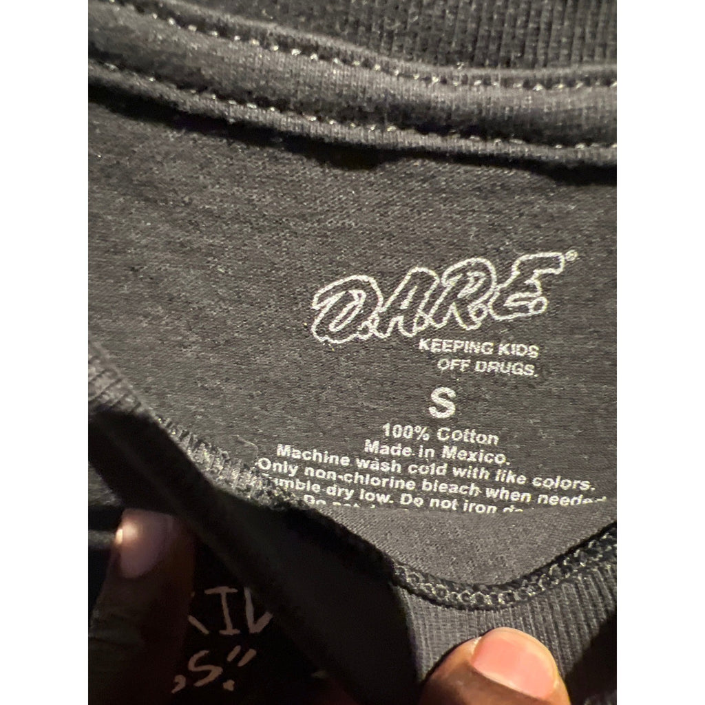 DARE Keeping Kids Off Drugs Graphic T-Shirt Black Red White Logo Vintage Style