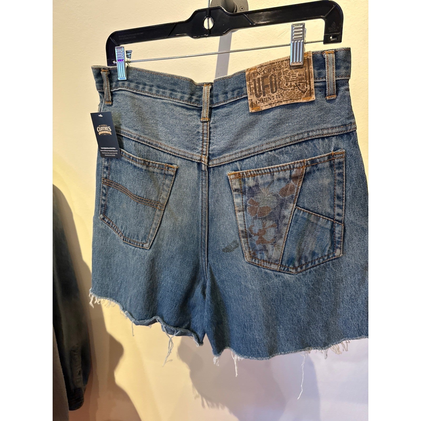 Vintage Mens Pleated Denim Shorts Medium Wash Blue Raw Hem Cut Off Size 32