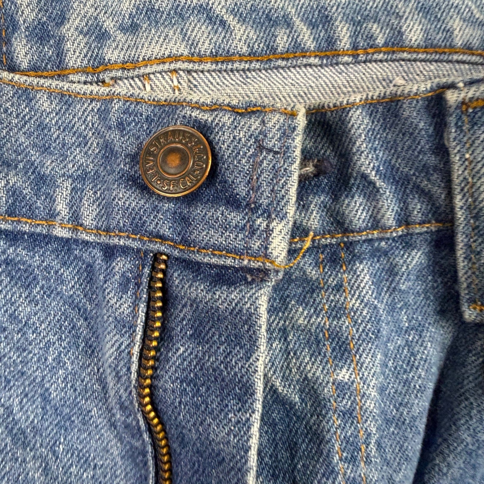 Levi Strauss 501 Jeans Blue Denim Straight Leg Button Fly Mens Size 34