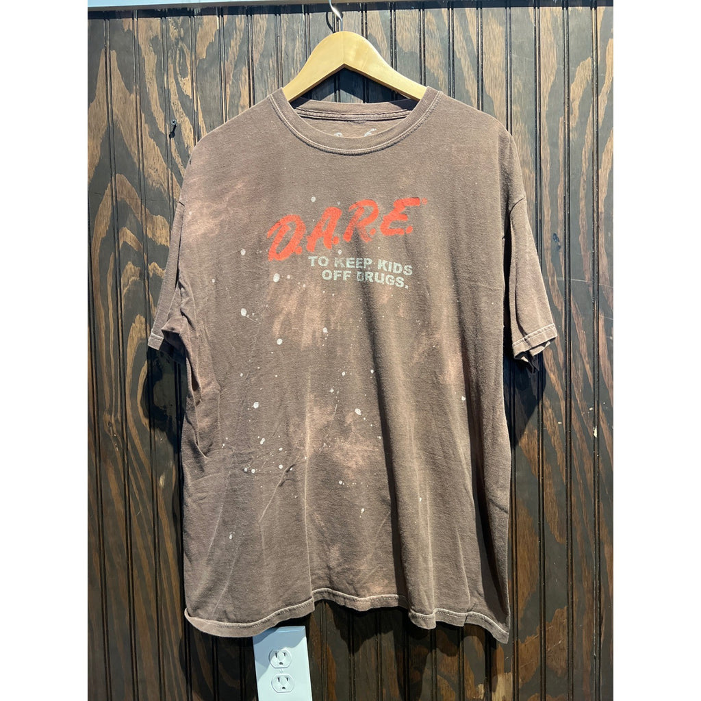 Vintage DARE To Keep Kids Off Drugs Faded Brown Paint Splatter Graphic T-Shirt