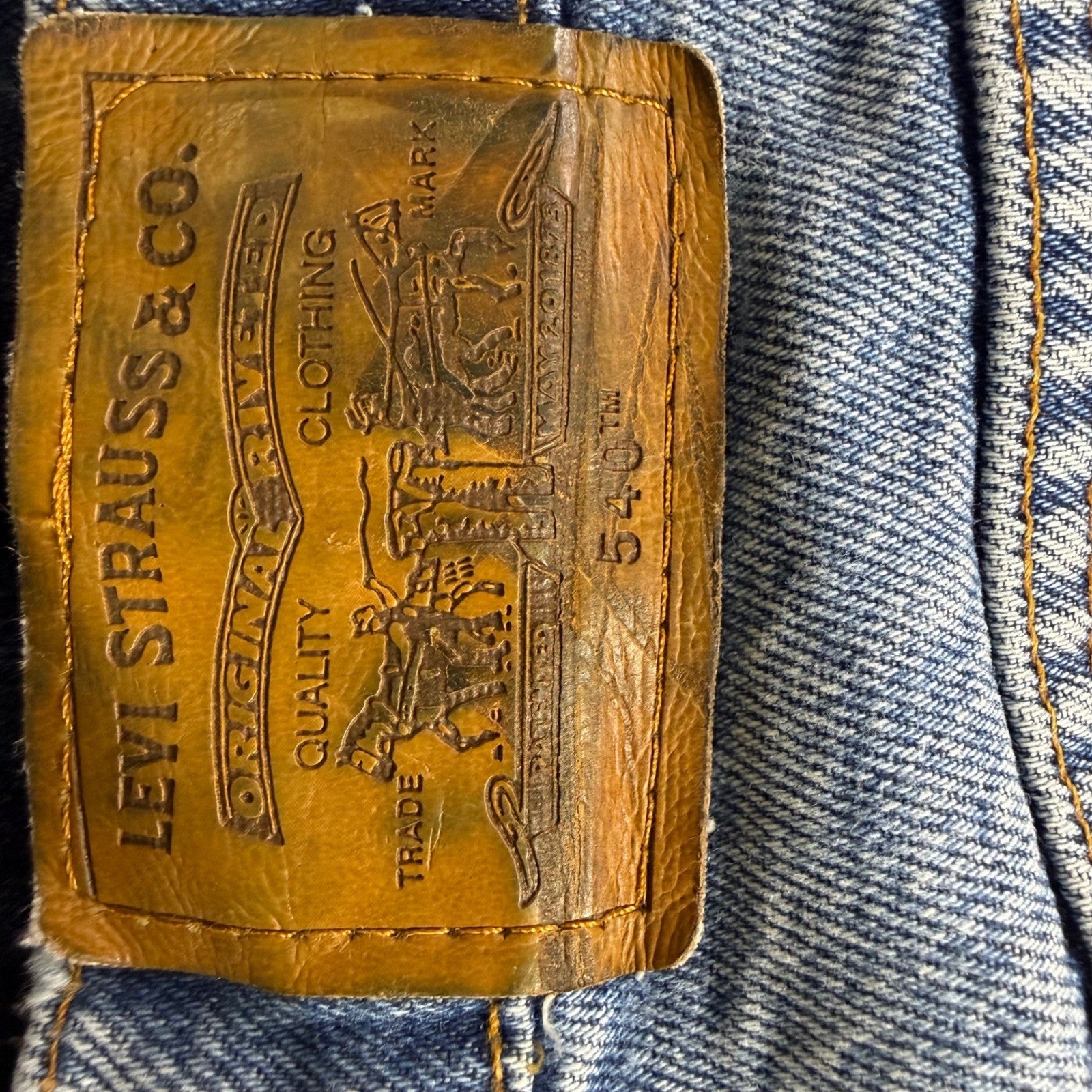 Levi's Relaxed Fit Jeans Mens 36x29 Light Wash Denim YKK Zip Fly
