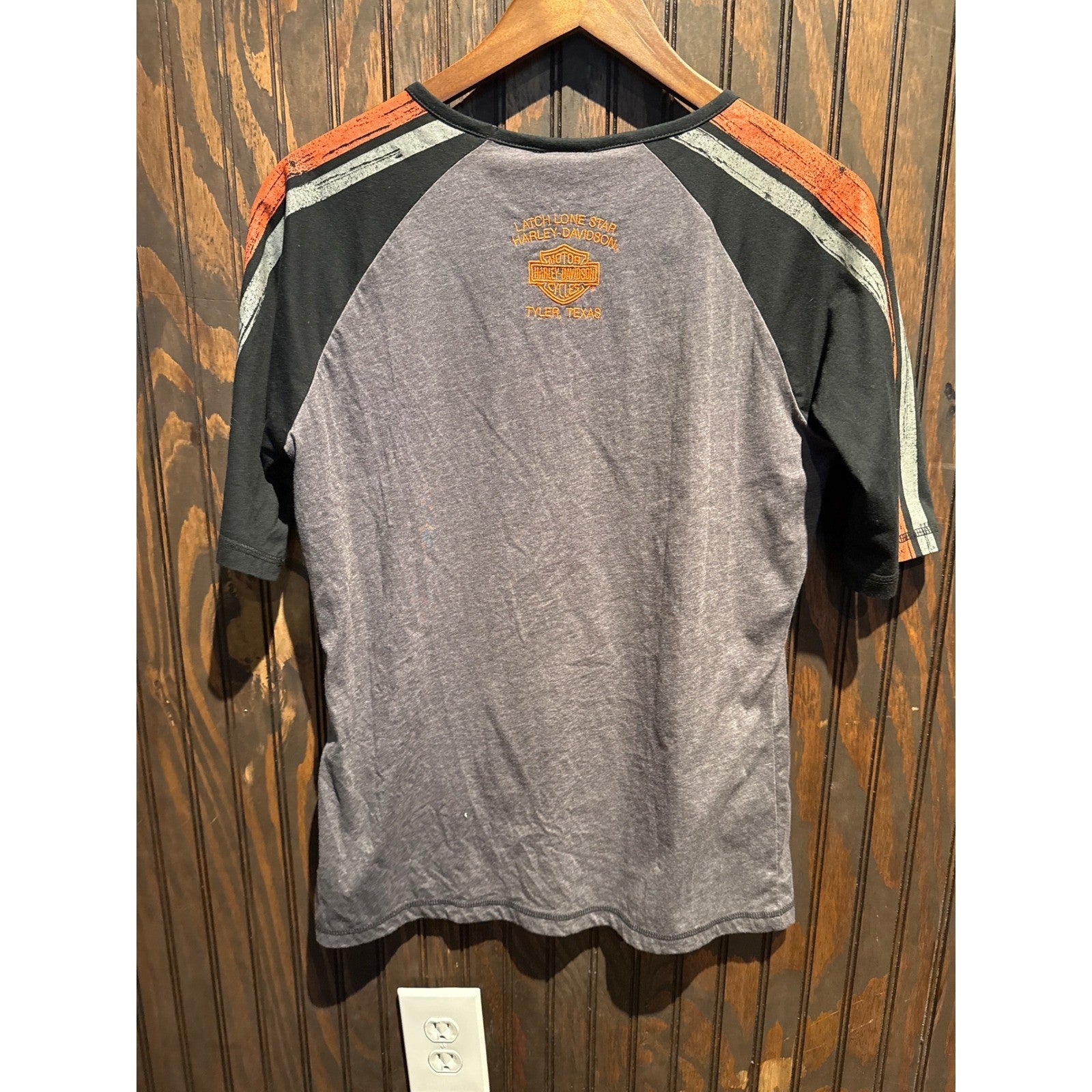 Harley Davidson Womens V-Neck Graphic Tee Winged Skull Grey Black Orange Large