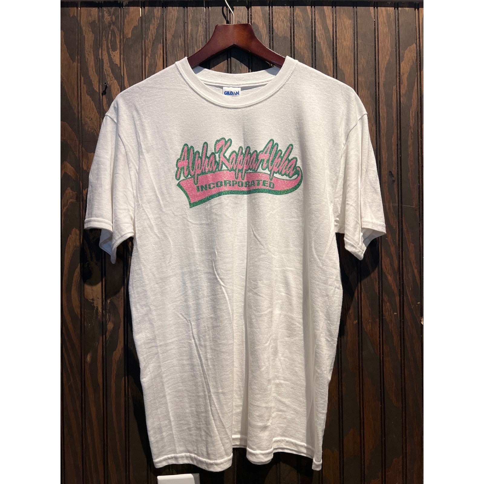 Gildan Alpha Kappa Alpha Sorority T-Shirt White Pink Green Glitter Graphic L