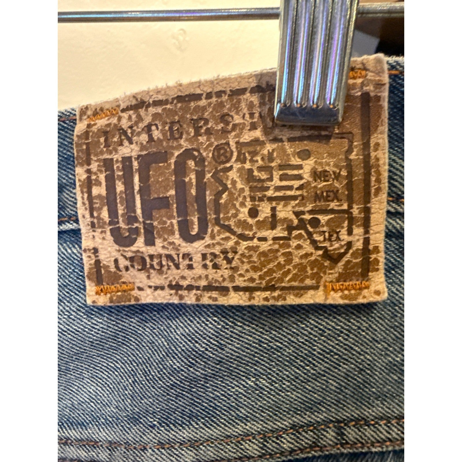 Vintage Mens Pleated Denim Shorts Medium Wash Blue Raw Hem Cut Off Size 32