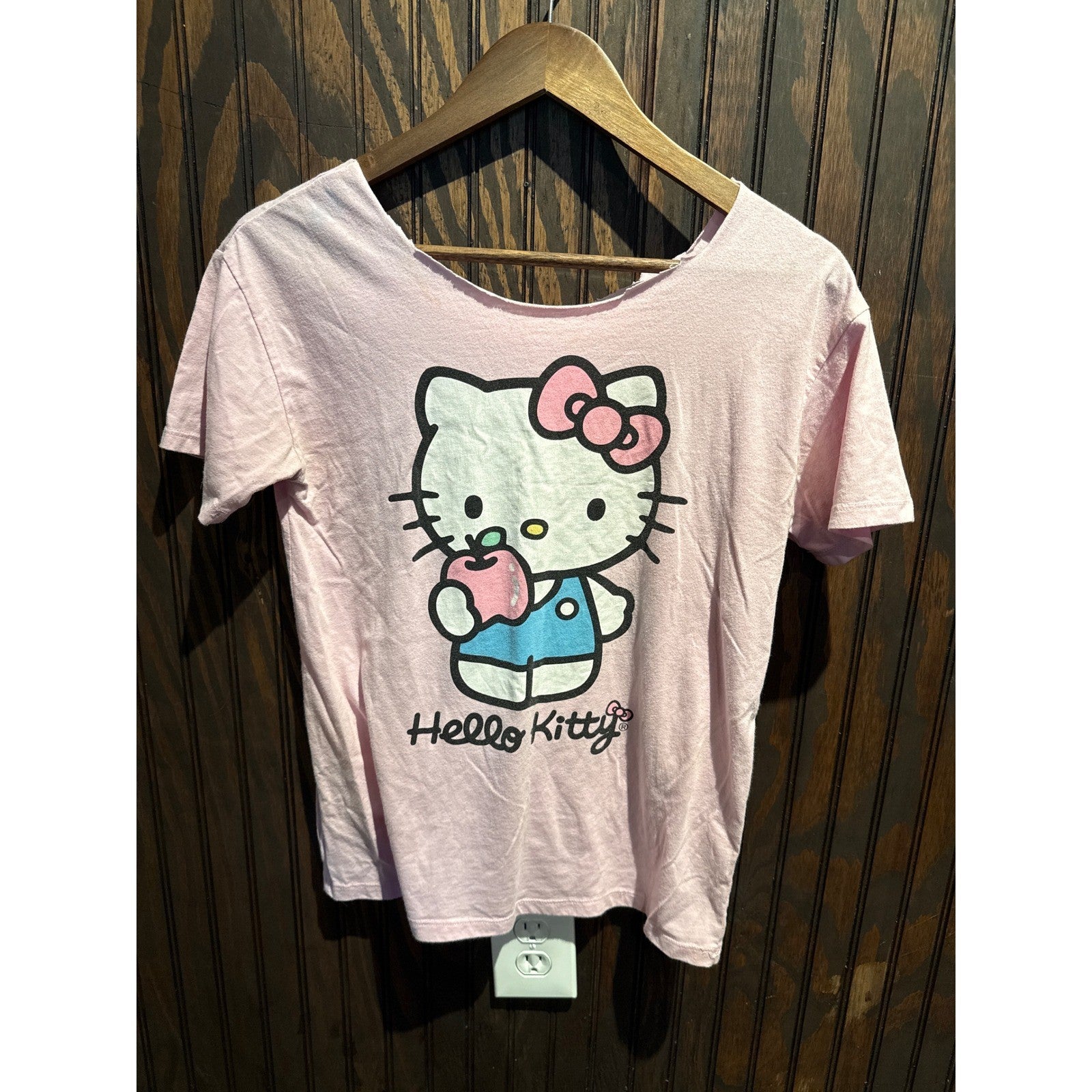 Hello Kitty Sanrio Pink Graphic T-Shirt Vintage Y2K Kawaii Scoop Neck Top 19x24