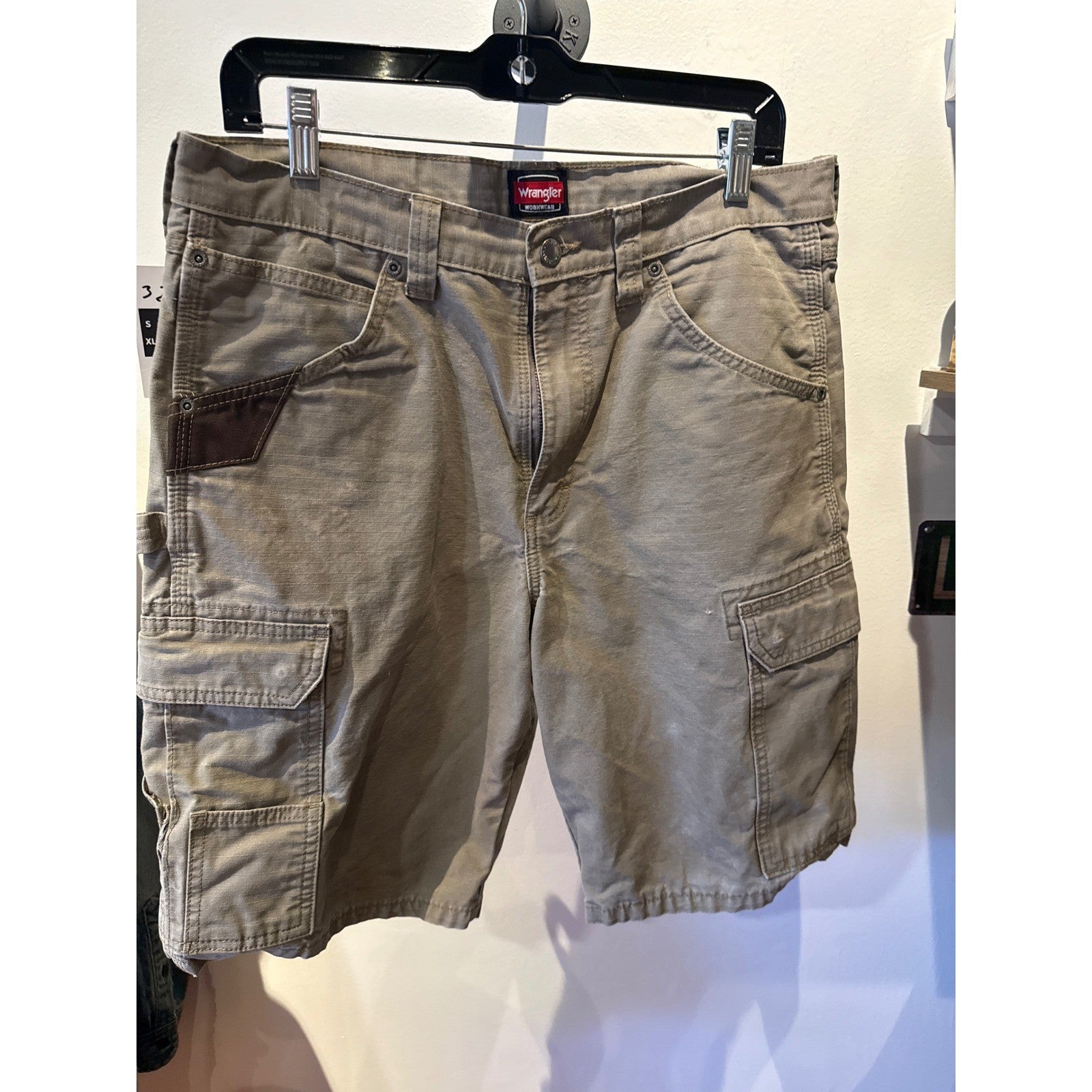 Wrangler Workwear Men Khaki Tan Canvas Cargo Utility Shorts 32 Waist Relaxed Fit