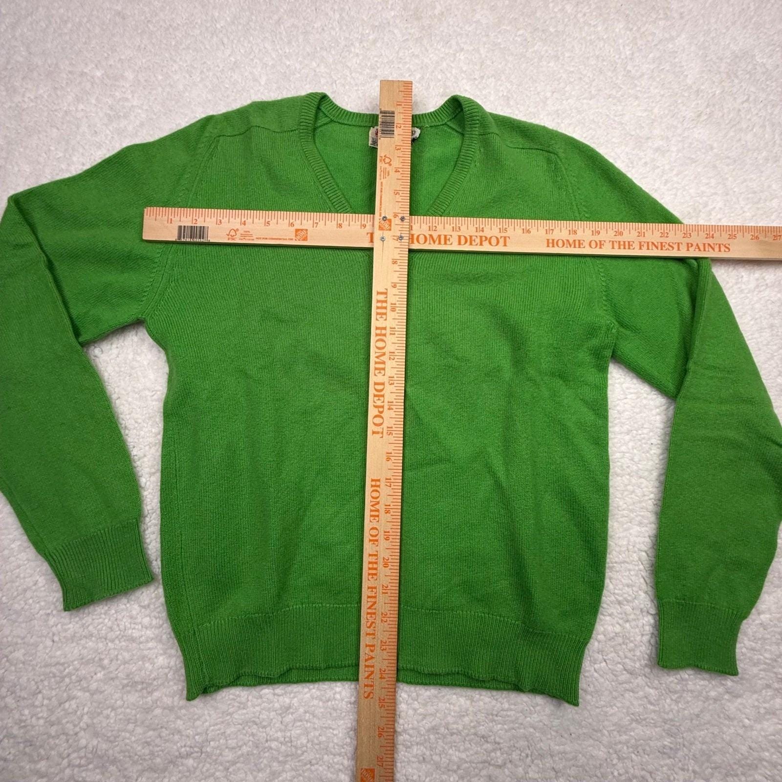 Pringle Scotland Pure Cashmere V Neck Sweater Womens 38 Green Made in Scotland